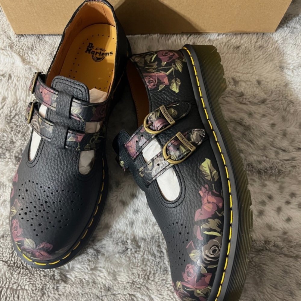 Dr. Marten's size 7 New 8065 with Roses Decayed New - Picture 2 of 3